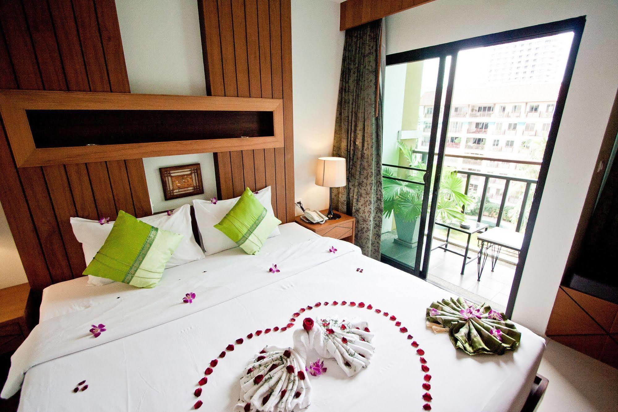 The Chambre Patong Экстерьер фото