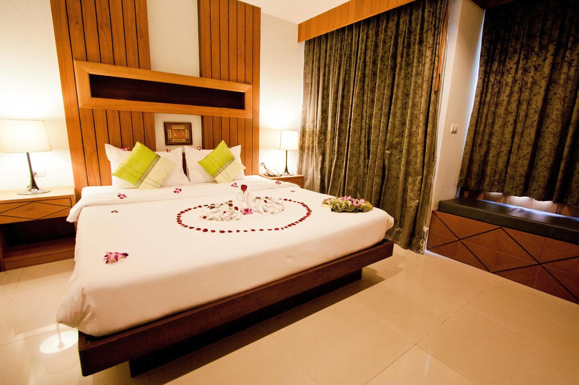 The Chambre Patong Экстерьер фото