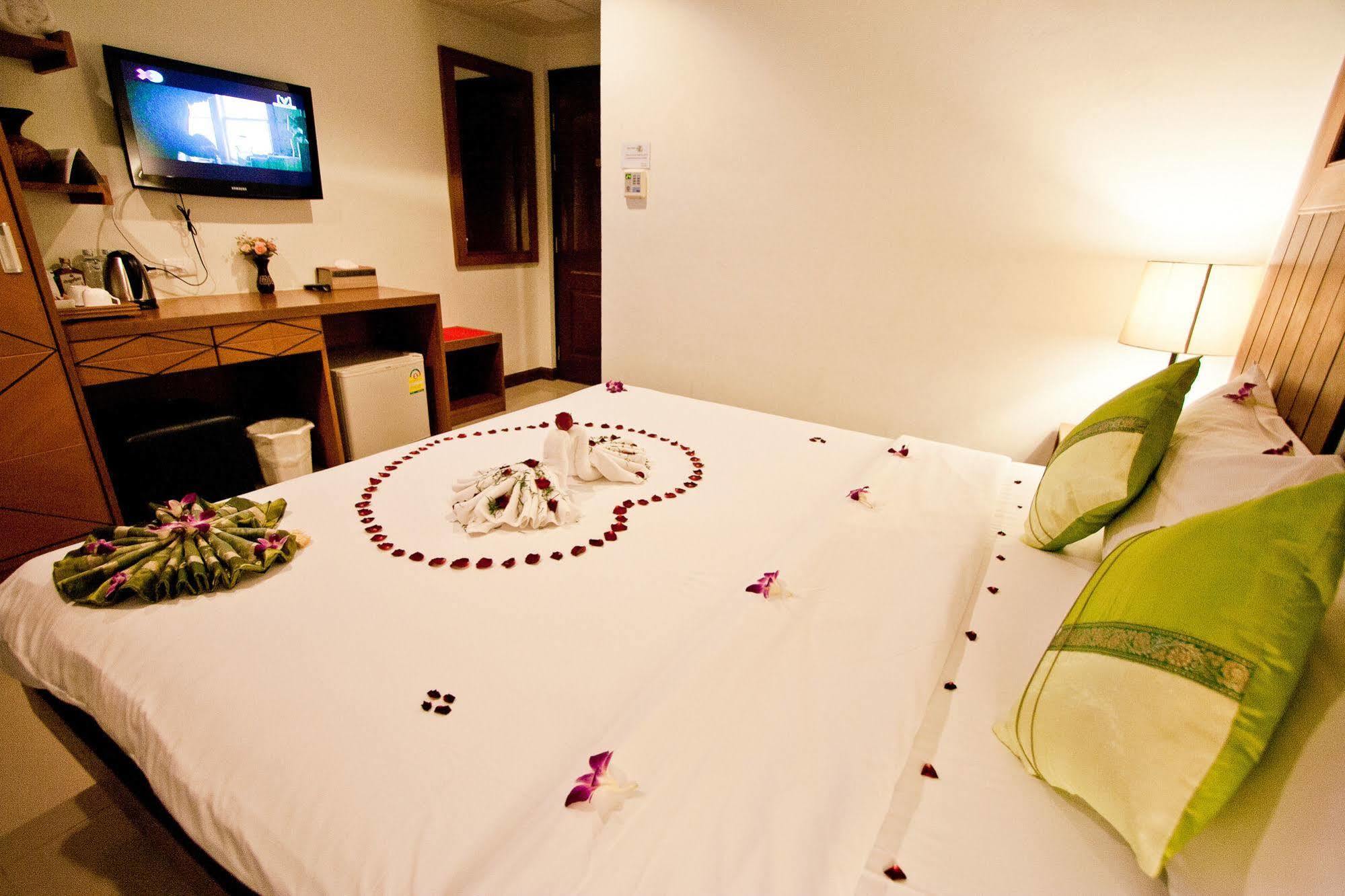 The Chambre Patong Экстерьер фото